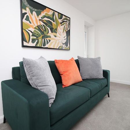 No 43 Stadium Views By Ssw - 2Br, Parking, Sleeps 4, 3Min Walk To Stadium, 10Min Drive To City Centre, Marina And Close To M4 Morriston Exterior photo