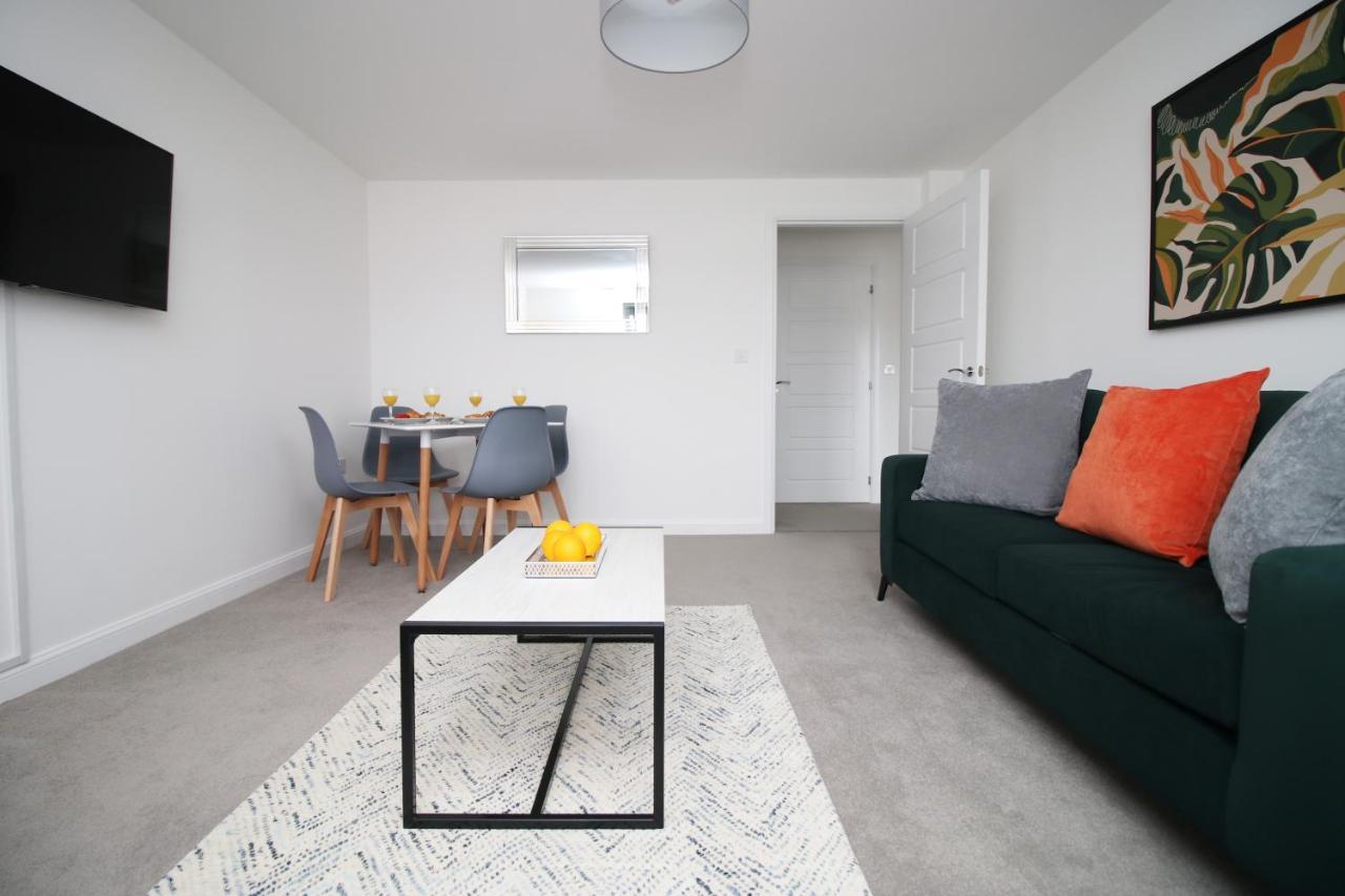 No 43 Stadium Views By Ssw - 2Br, Parking, Sleeps 4, 3Min Walk To Stadium, 10Min Drive To City Centre, Marina And Close To M4 Morriston Exterior photo