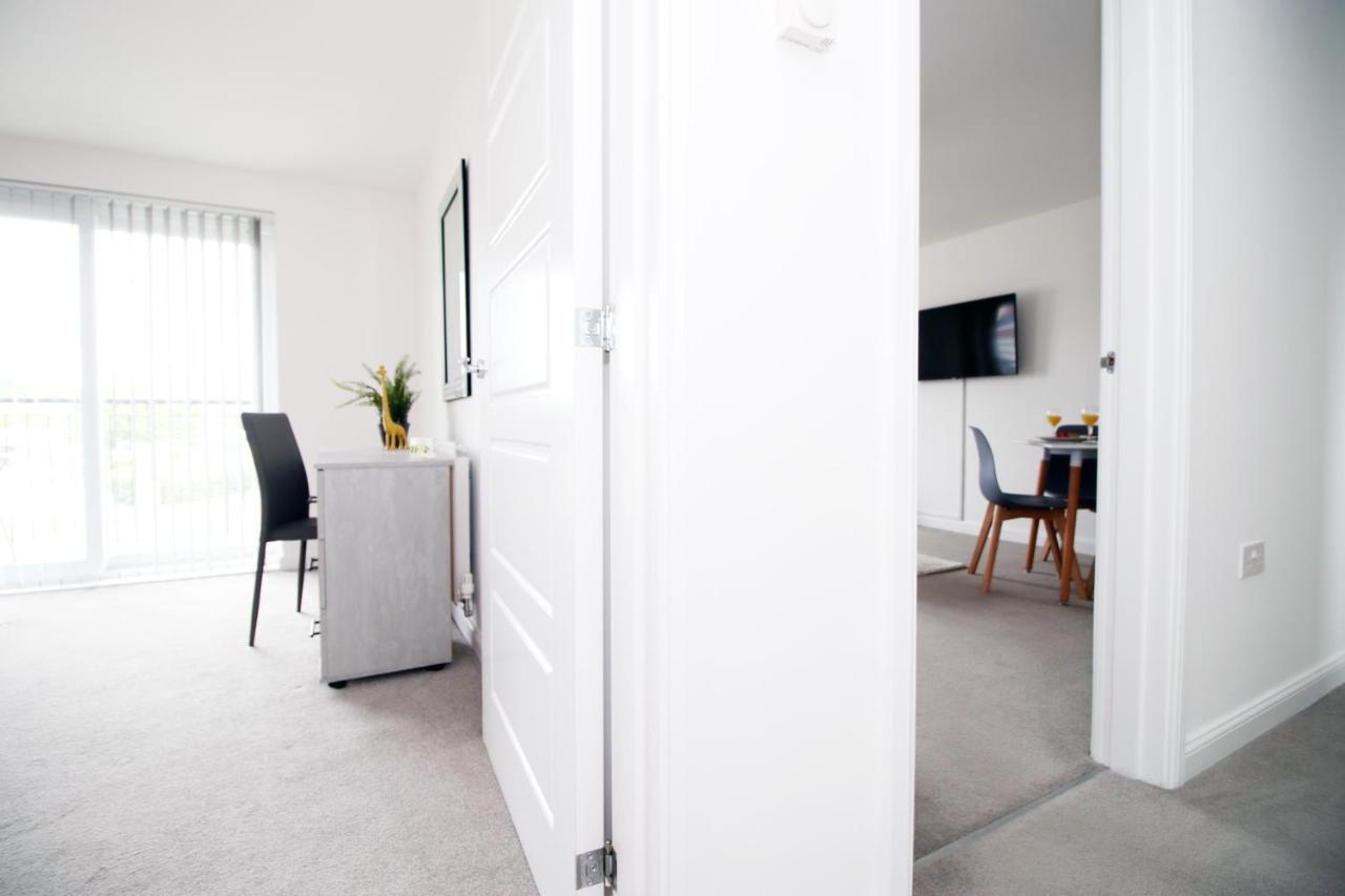 No 43 Stadium Views By Ssw - 2Br, Parking, Sleeps 4, 3Min Walk To Stadium, 10Min Drive To City Centre, Marina And Close To M4 Morriston Exterior photo