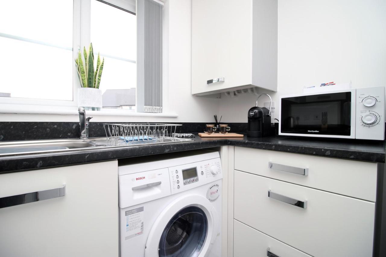 No 43 Stadium Views By Ssw - 2Br, Parking, Sleeps 4, 3Min Walk To Stadium, 10Min Drive To City Centre, Marina And Close To M4 Morriston Exterior photo