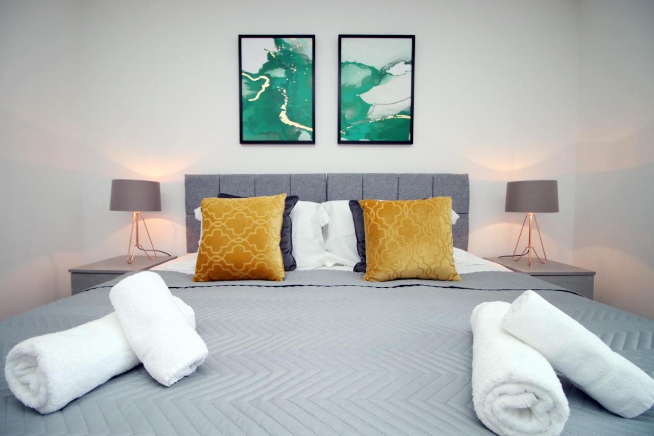 No 43 Stadium Views By Ssw - 2Br, Parking, Sleeps 4, 3Min Walk To Stadium, 10Min Drive To City Centre, Marina And Close To M4 Morriston Exterior photo