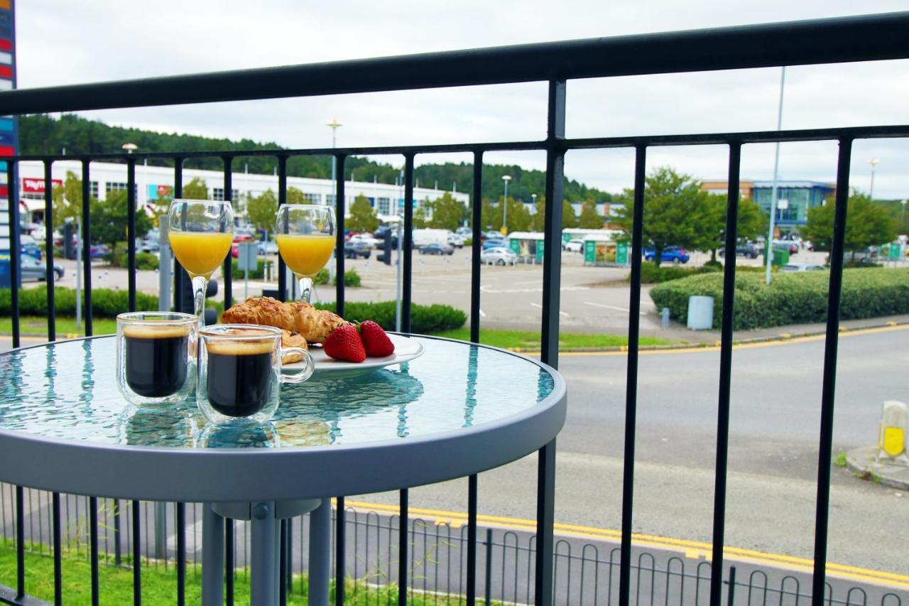 No 43 Stadium Views By Ssw - 2Br, Parking, Sleeps 4, 3Min Walk To Stadium, 10Min Drive To City Centre, Marina And Close To M4 Morriston Exterior photo