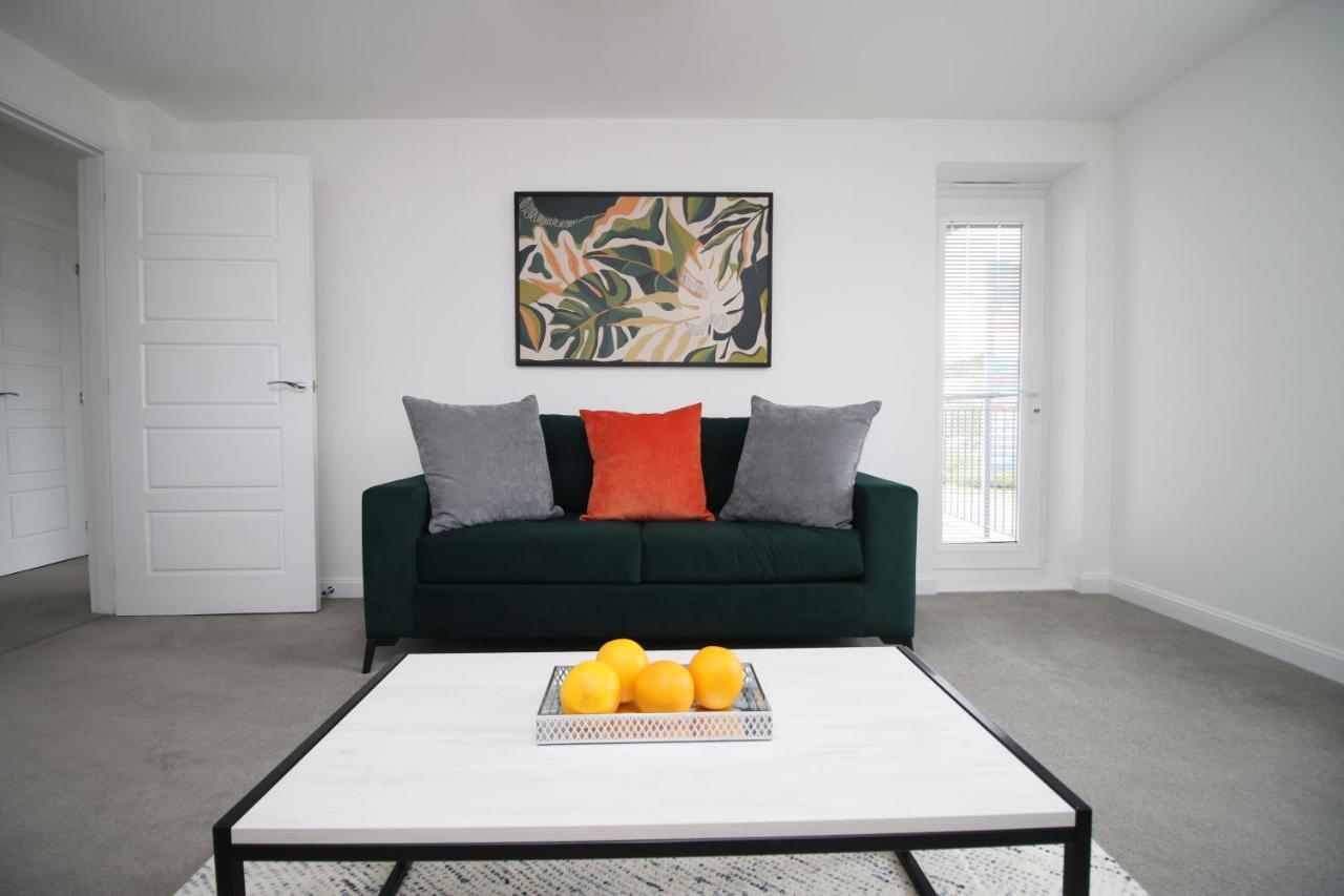 No 43 Stadium Views By Ssw - 2Br, Parking, Sleeps 4, 3Min Walk To Stadium, 10Min Drive To City Centre, Marina And Close To M4 Morriston Exterior photo