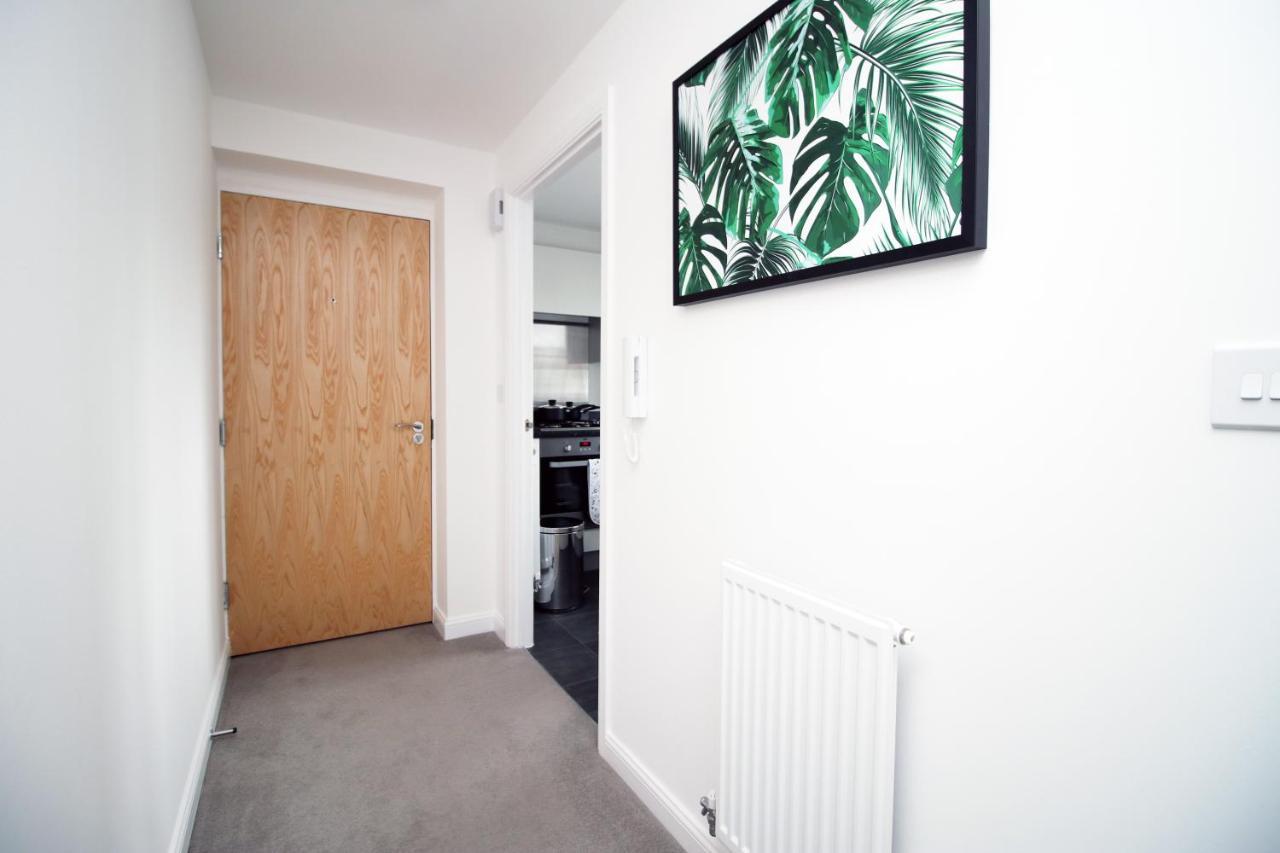 No 43 Stadium Views By Ssw - 2Br, Parking, Sleeps 4, 3Min Walk To Stadium, 10Min Drive To City Centre, Marina And Close To M4 Morriston Exterior photo