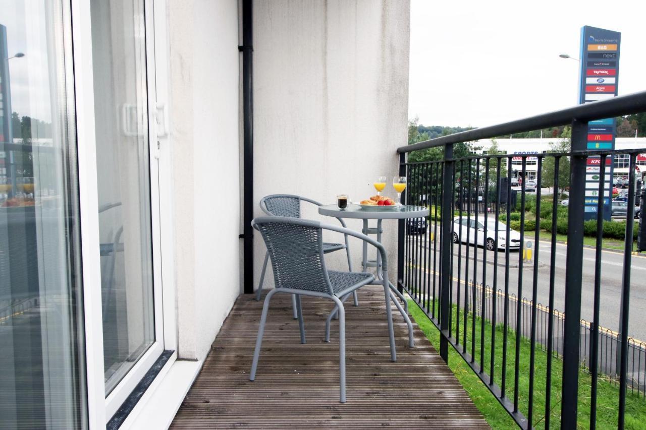 No 43 Stadium Views By Ssw - 2Br, Parking, Sleeps 4, 3Min Walk To Stadium, 10Min Drive To City Centre, Marina And Close To M4 Morriston Exterior photo