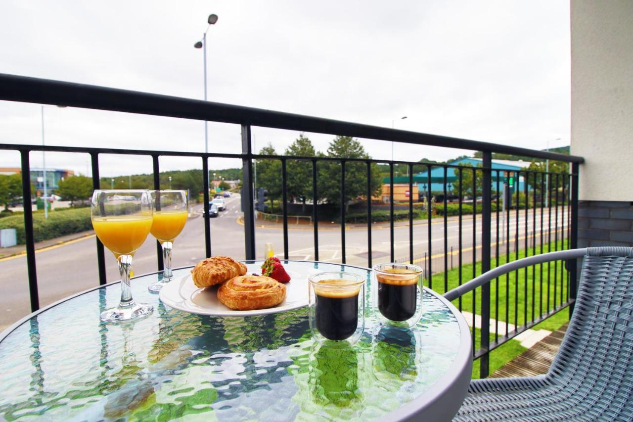 No 43 Stadium Views By Ssw - 2Br, Parking, Sleeps 4, 3Min Walk To Stadium, 10Min Drive To City Centre, Marina And Close To M4 Morriston Exterior photo